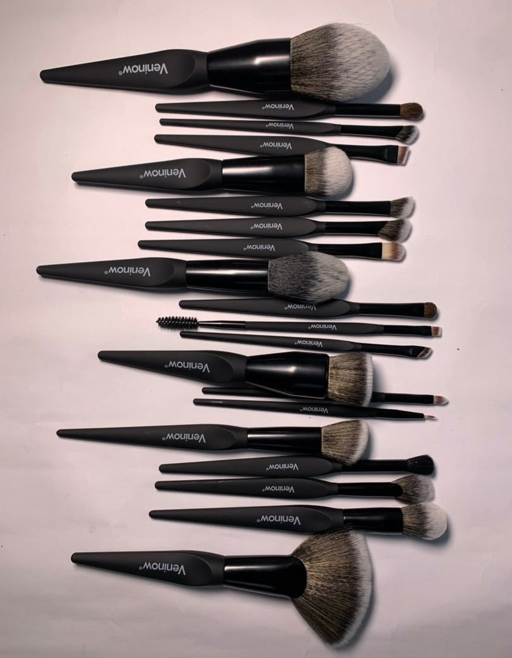 Veninow 20-Piece Professional Makeup Brush Set + Travel Bag