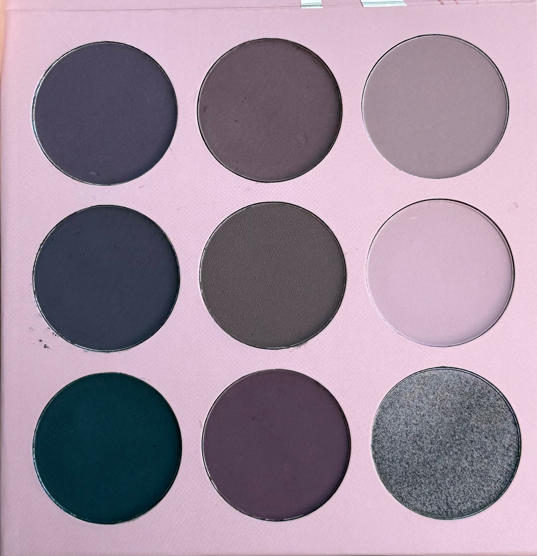 Avour 36 Colors Eyeshadow Palette