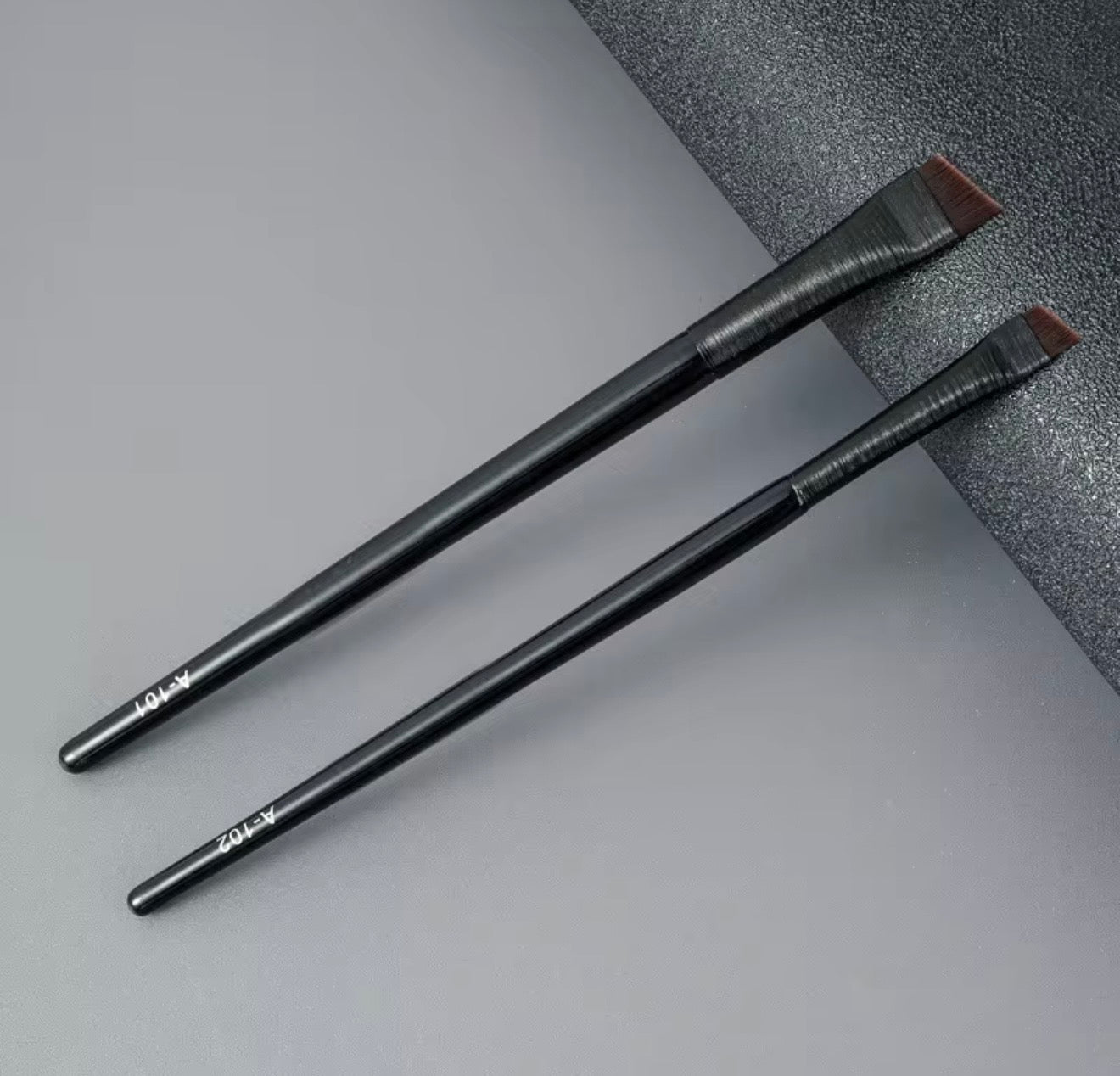 Precision Angled Eyebrow & Eyeliner Brush