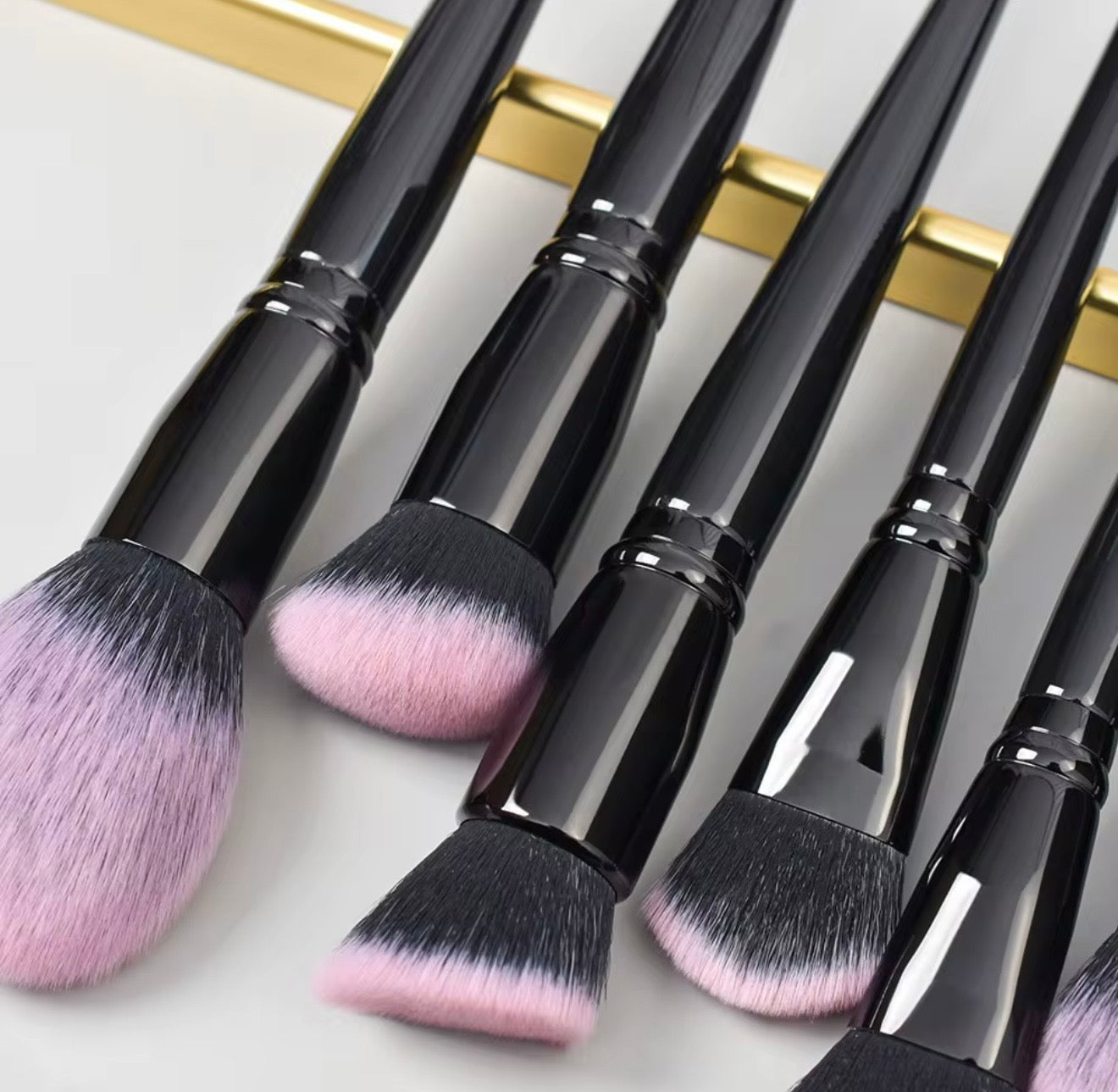 18-Piece Luxury Black & Pink Gradient Makeup Brush Set with Pouch | Professional Soft Synthetic Fiber Face & Eye Brushes