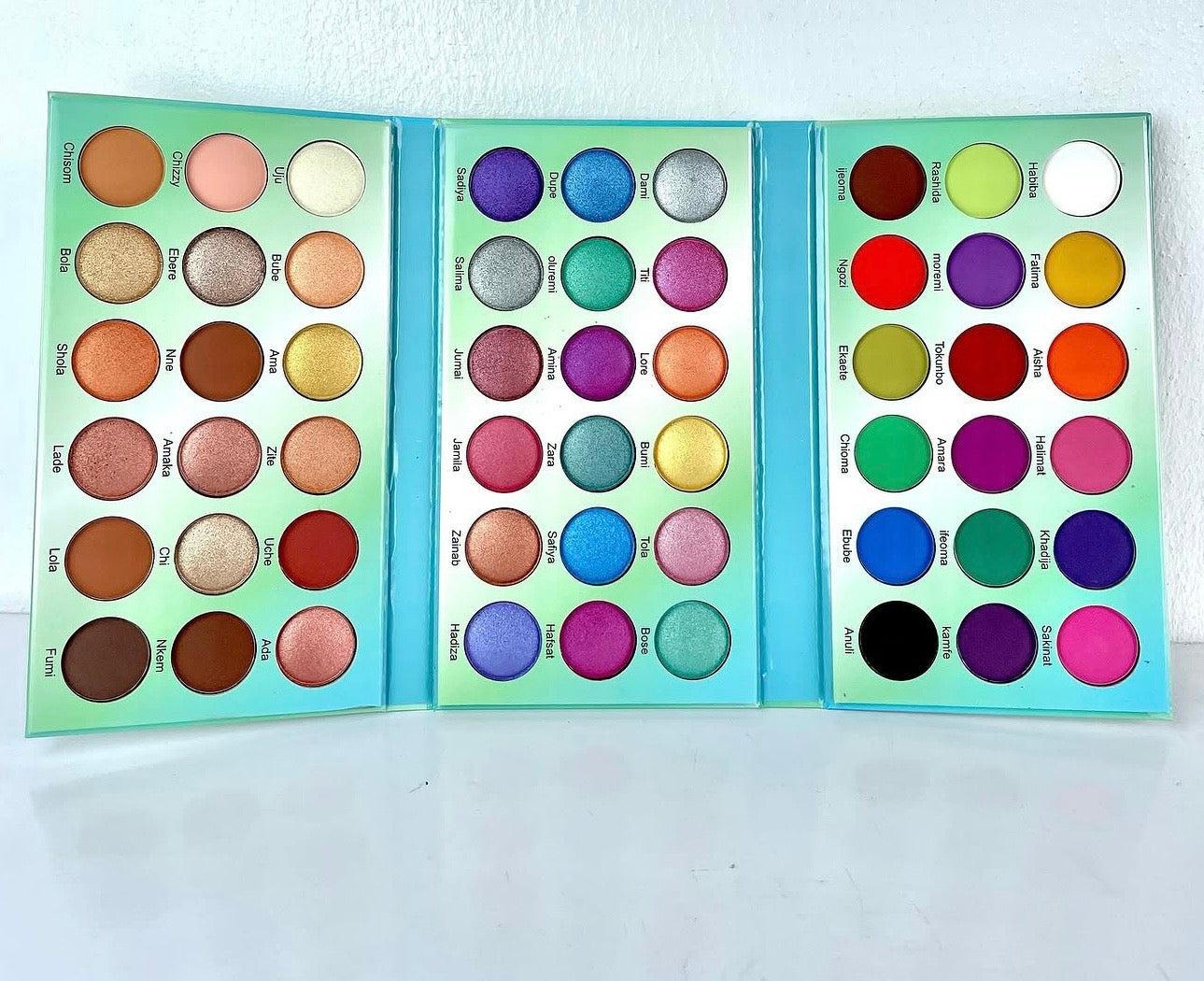 Blossom African Queen 54 Colors Eyeshadow Palette